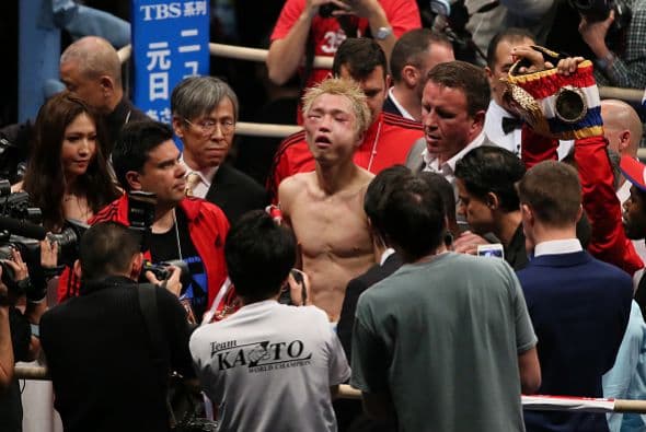 Amagasa, con el rostro muy golpeado, no salió a pelear el último round y le concedió la victoria a Rigondeux.