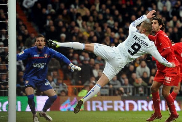Karim Benzema intentó de todo, pero su gol no llegó.