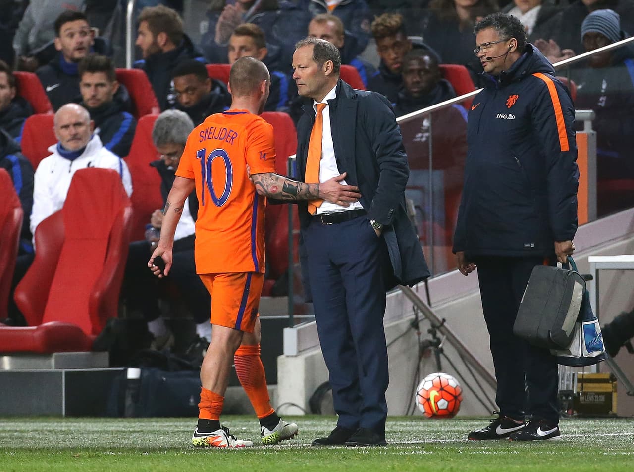 El anfitrión de la Eurocopa se llevó el triunfo 3-2 en amistos ante Holanda