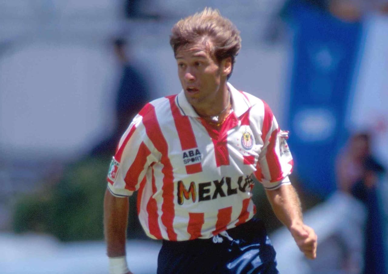 Ignacio Vázquez fue otro con momentos más importantes en Chivas, tras debutar en 1991 fue parte del equipo campeón del 97 y con 47 goles fue el máximo goleador de la década para el club.