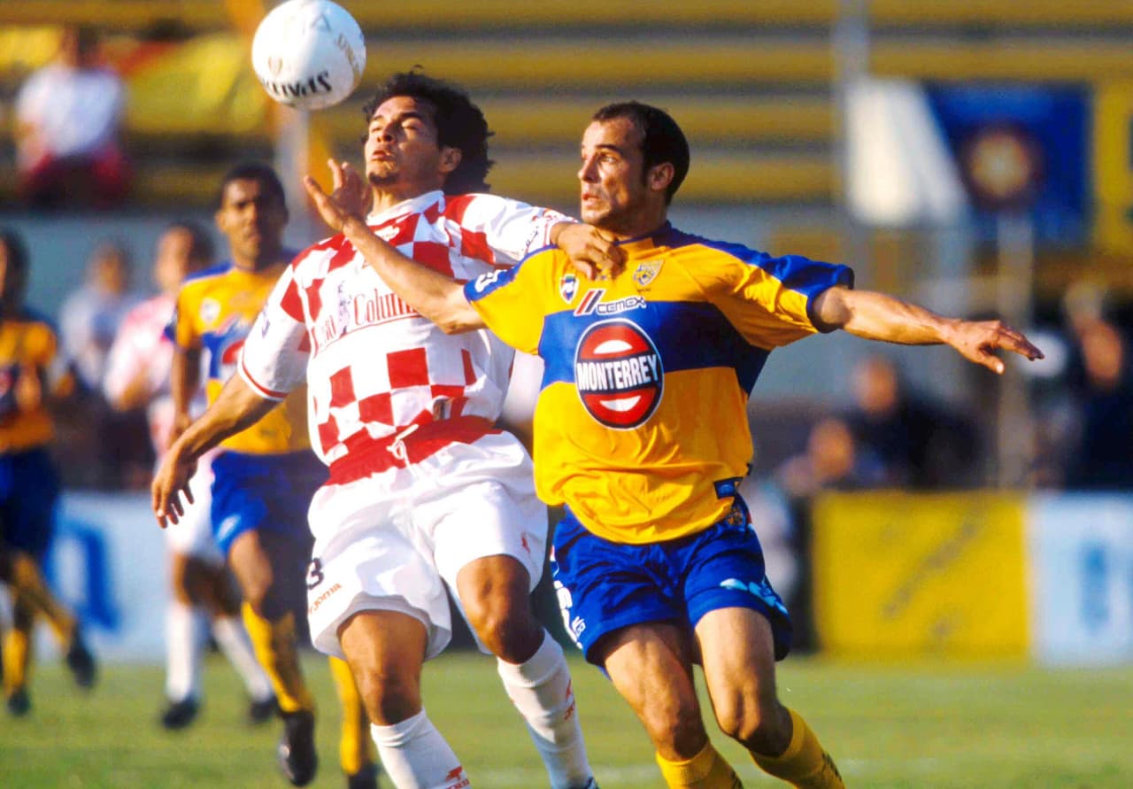 Quien tuvo un rendimiento de regular a malo con ambos clubes fue Carlos Ochoa quien en tres etapas con Tigres solo pudo marcar 12 goles.