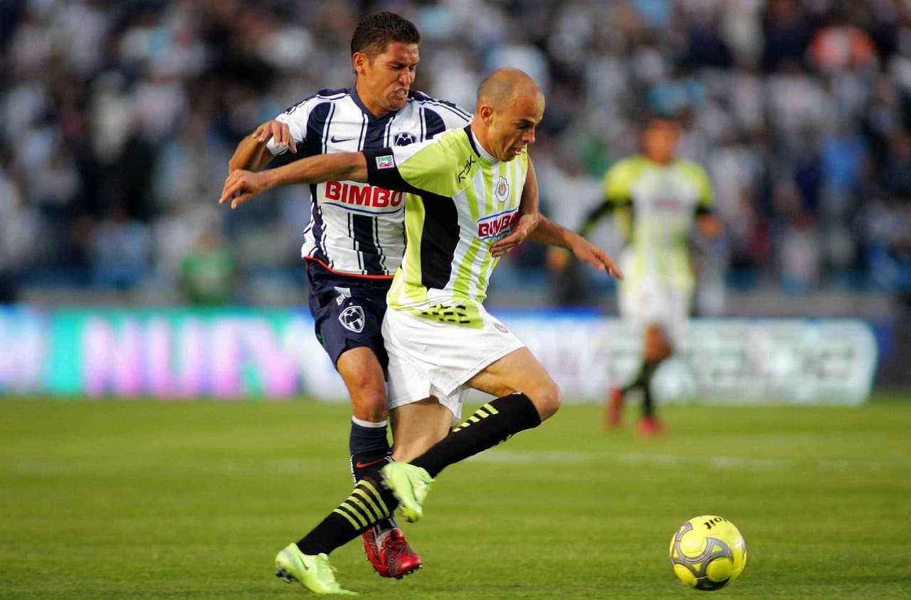 Mientras que en Chivas solo estuvo una temporada e hizo seis goles, cuatro de ellos fuera de la Liga MX.