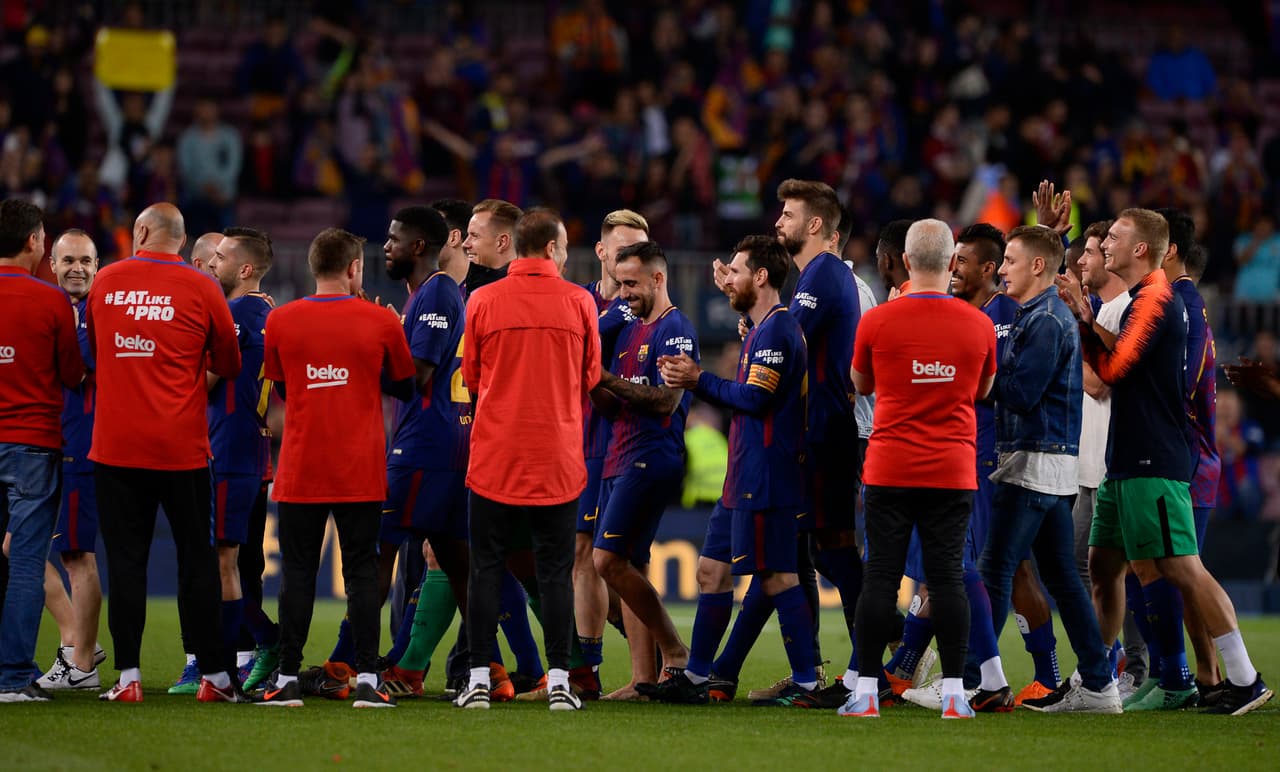 Barcelona recibió su pasillo de campeón y aunque no fue de parte de su rival de turno, Real Madrid, sí lo hizo el staff técnico como reconocimiento por ser el campeón de la Liga de España.