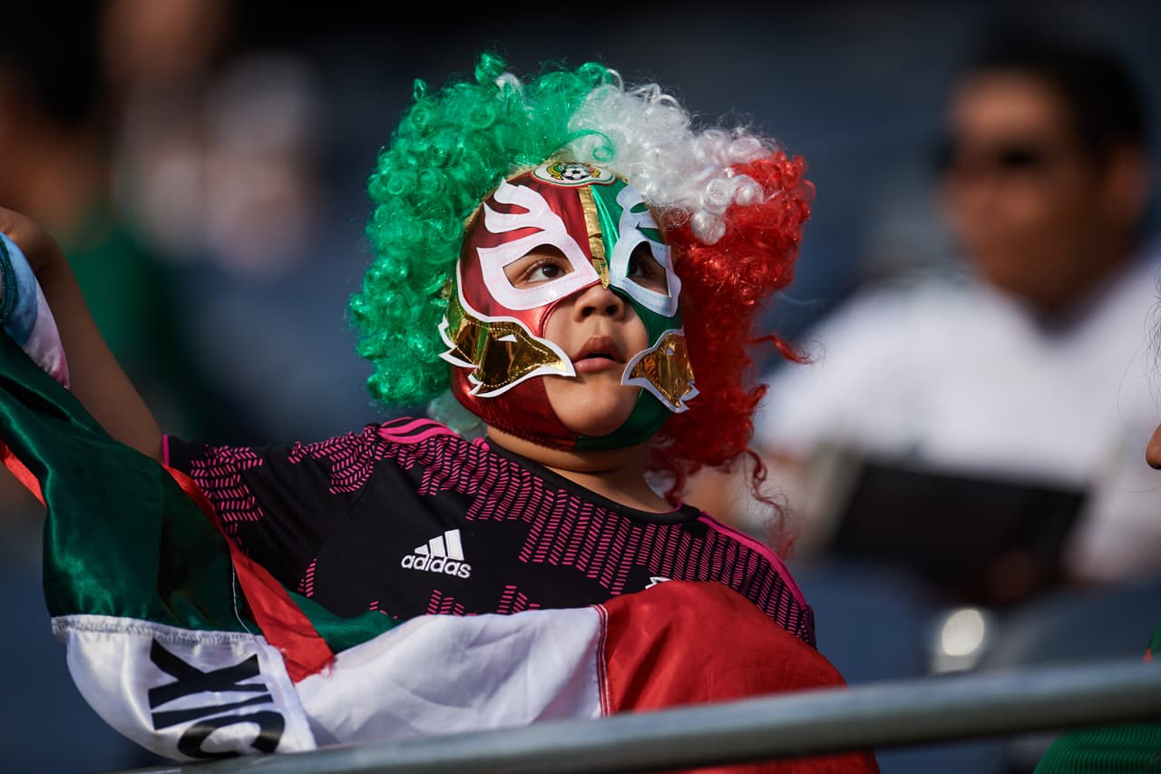 ¡Chicago se pintó tricolor! Miles de seguidores de la selección mexicana aparecieron en el Soldier Field para el duelo ante Ecuador y pese a la dura derrota ante Uruguay a media semana.