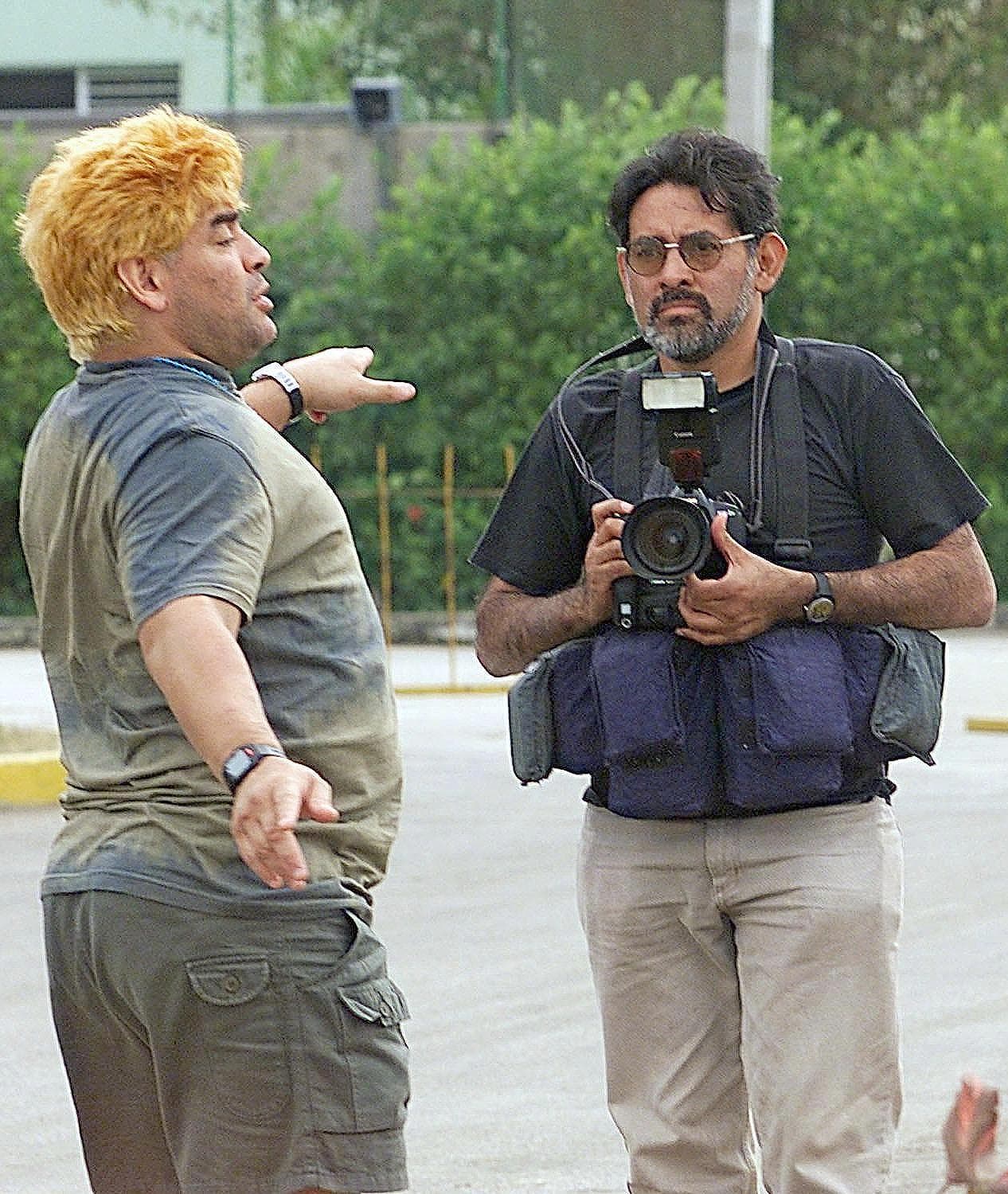 La molestia con los fotógrafos era grande pues en ese momento había sido despedido de Newells Old Boys.