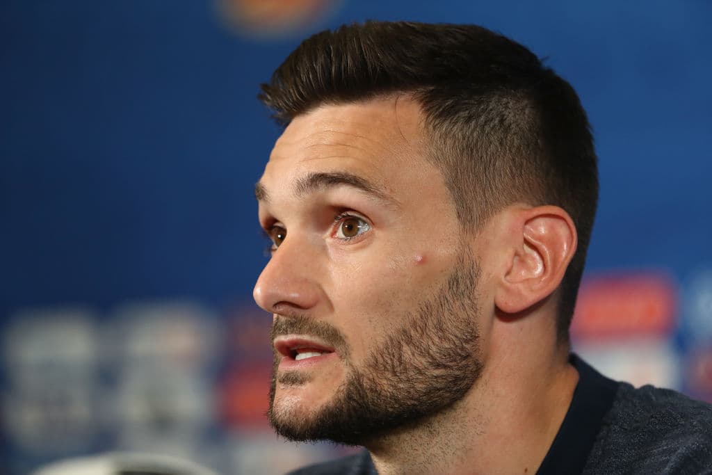 El portero del Tottenham Hotspur, Hugo Lloris, es uno de los referentes y de los veteranos de esta selección. A sus 31 años suma 98 convocatorias y si no pasa nada raro, superará la centena sin duda.