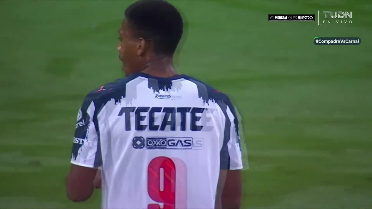 ¡Era el primero! Martial falla de forma grosera frente al arco del América