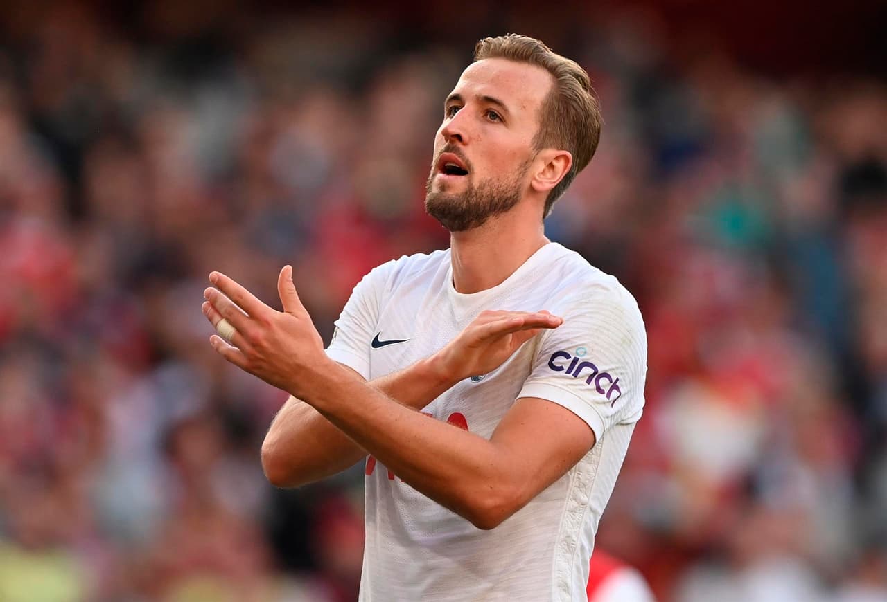 Tottenham cae ante un encendido Arsenal con marcador de 3-1 durante la sexta fecha en la Premier League. En menos de 35 minutos ya habían caido las anotaciones de Emile Smith Rowe, Aubameyang y Bukayo Saka. Para los Spurs descontó Son Heung-Min al minuto 79' del encuentro.