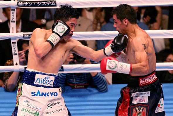 Katzuto Ioka superó a Juan Carlos Reveco para despojarlo del título mosca AMB.