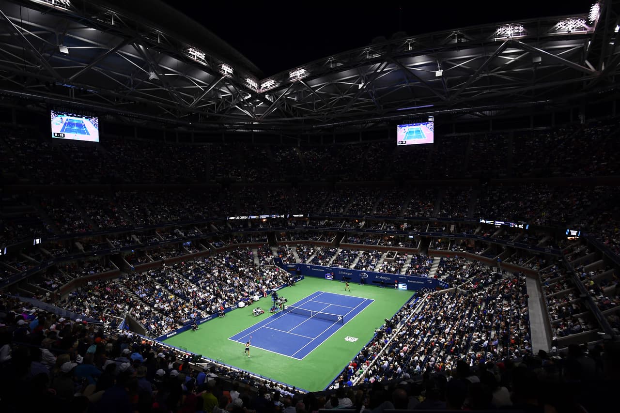 Sharapova hizo su reaparición en Grand Slams en el US Open 2017, pero Halep la puso a sufrir con sus contragolpes y drives.