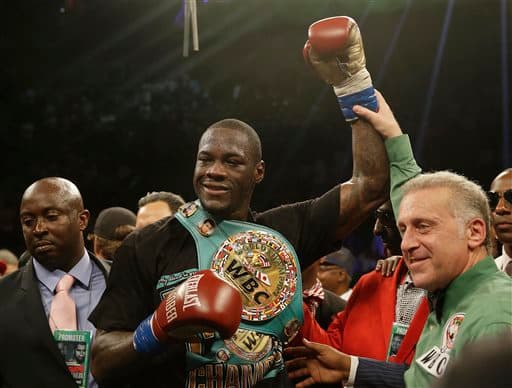 Wilder retuvo título.
