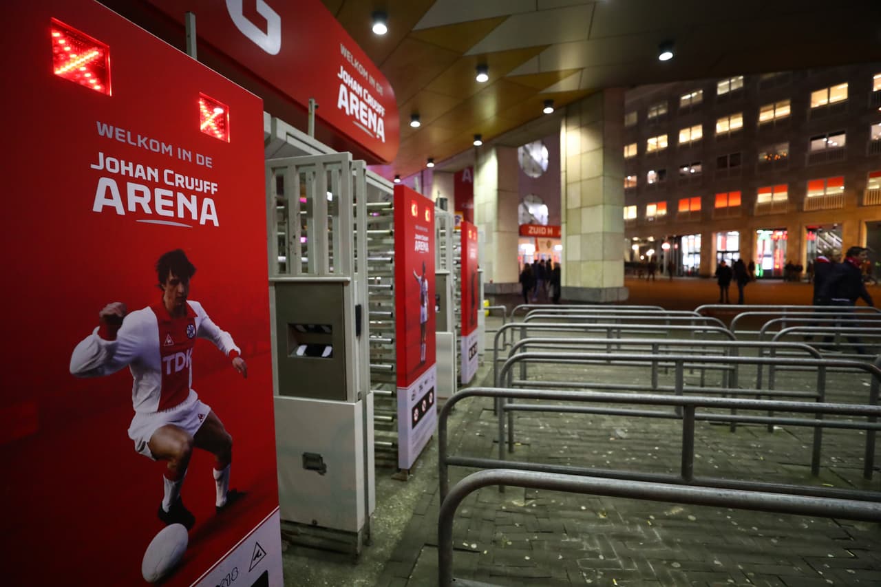 En las entradas un recordatorio para quienes vivieron las épocas de Cruyff con su imagen.