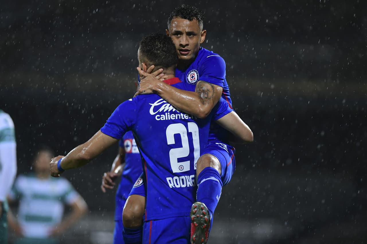 ‘Cabecita’ convirtió a los 43’ el penal y así ponía al frente en el marcador a los locales.