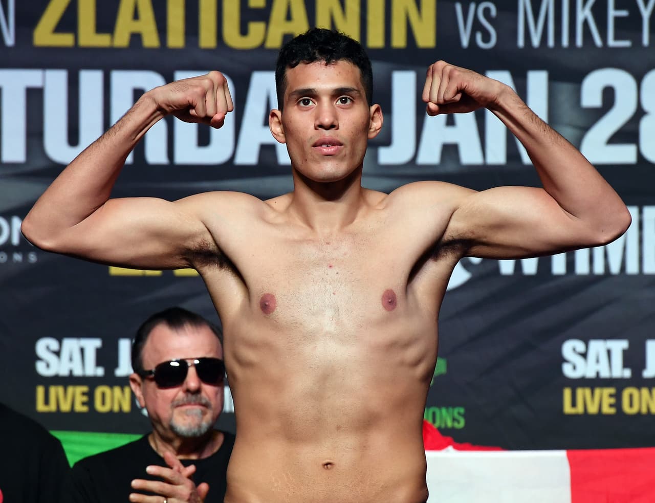 Benavidez 'amenaza' al Canelo Álvarez y lo reta a una pelea