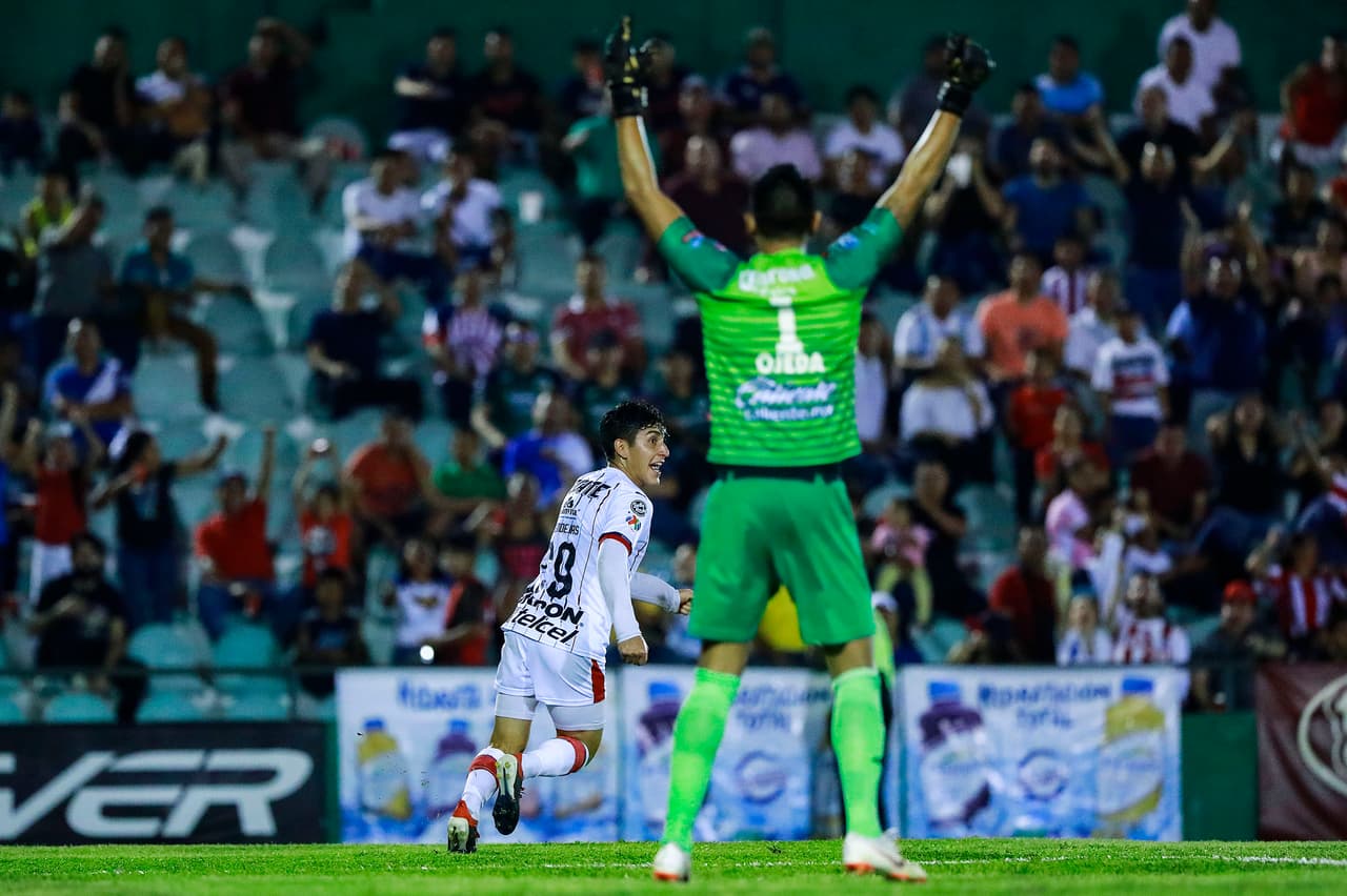 Y fue así como el delantero rojiblanco a los 71 minutos empató el partido para la causa de las Chivas.