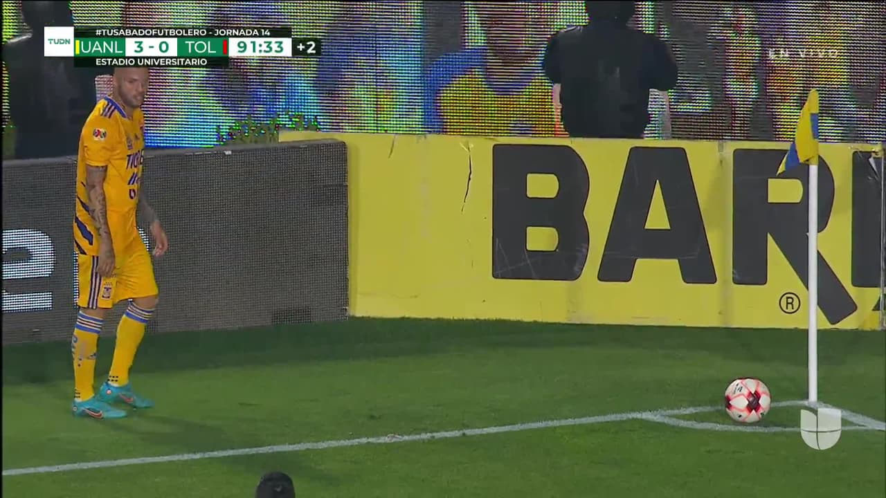 ¡TIRO ATAJADO! disparo por Carlos González.