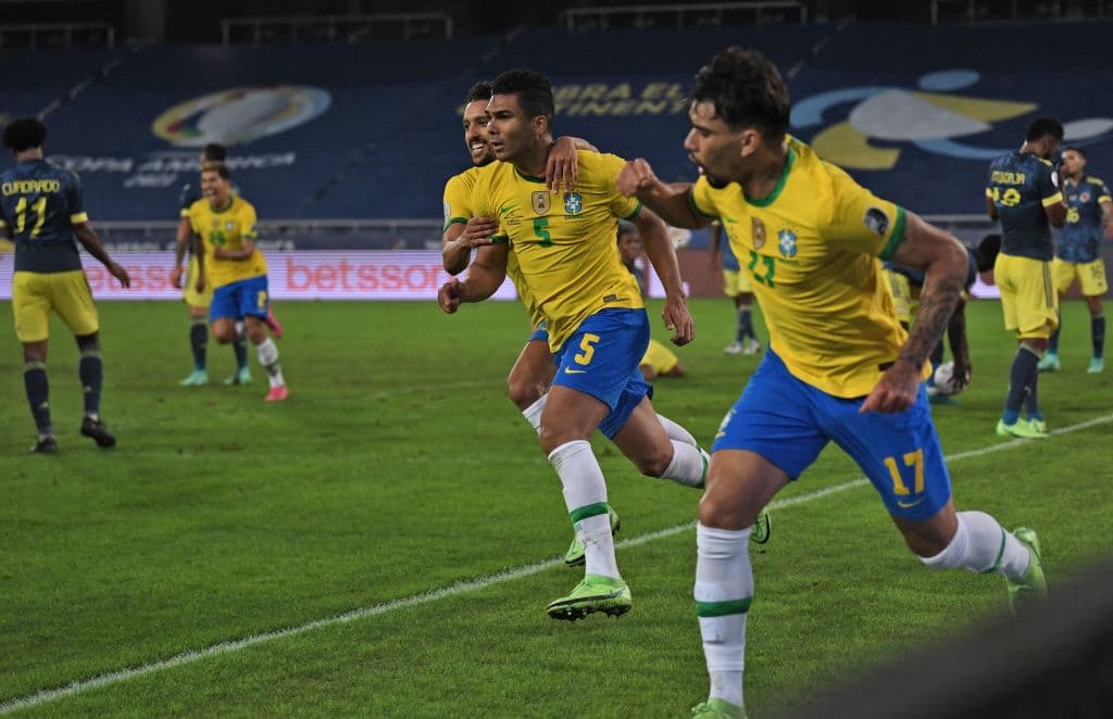 Carlos Enrique Casemiro se pone la capa de héroe al minuto 90+10 y Brasil logra vencer 2-1 a Colombia.