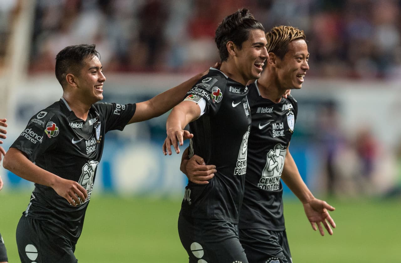 Gutiérrez remató de cabeza un centro de Honda en el cobro de una falta.