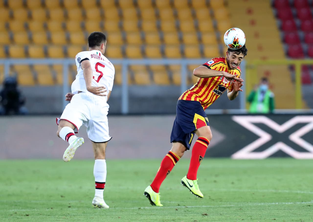 Biago Meccariello anotó el gol del empate para Lecce al minuto 36, pero su gol fue invalidado por el VAR.