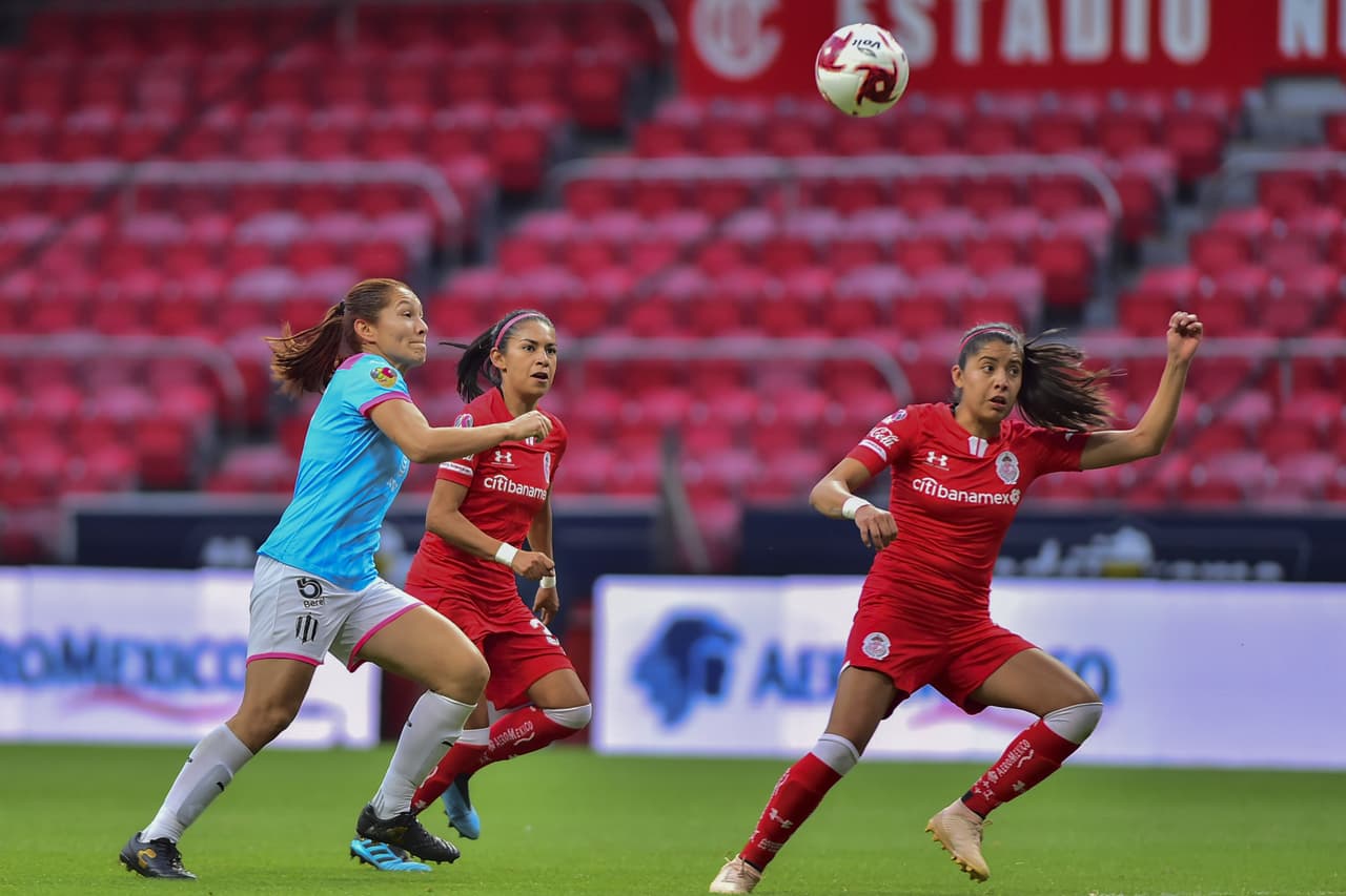Con goles de Desiree Monsiváis, Rayadas venció, no sin sufrir al final 1-2 a las Diablitas del Toluca, en la Bombonera, Karla Saavedra descontó para las locales.