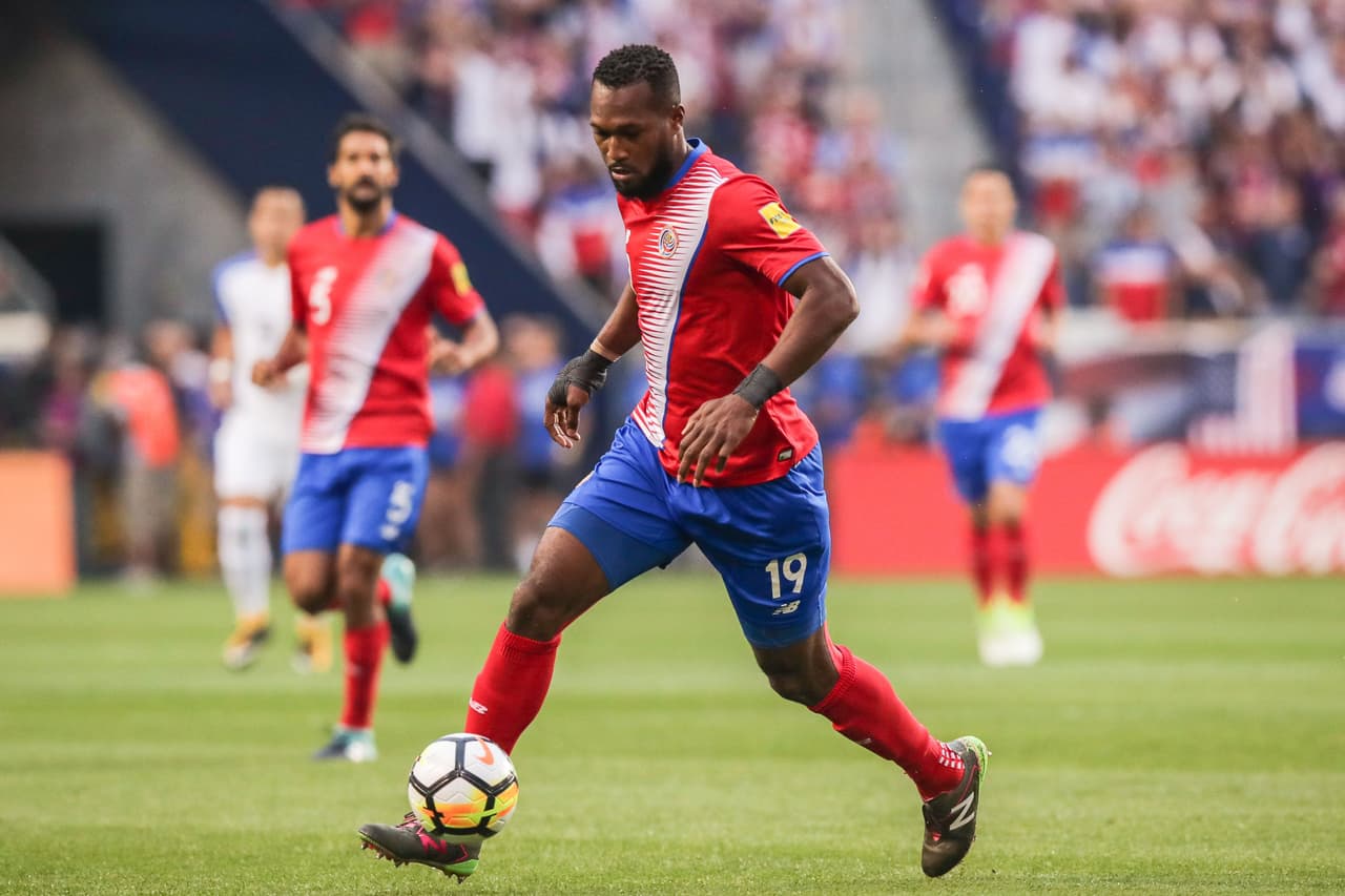 Kendall Waston marcó dos goles para Costa Rica en amistoso frente a Chile.