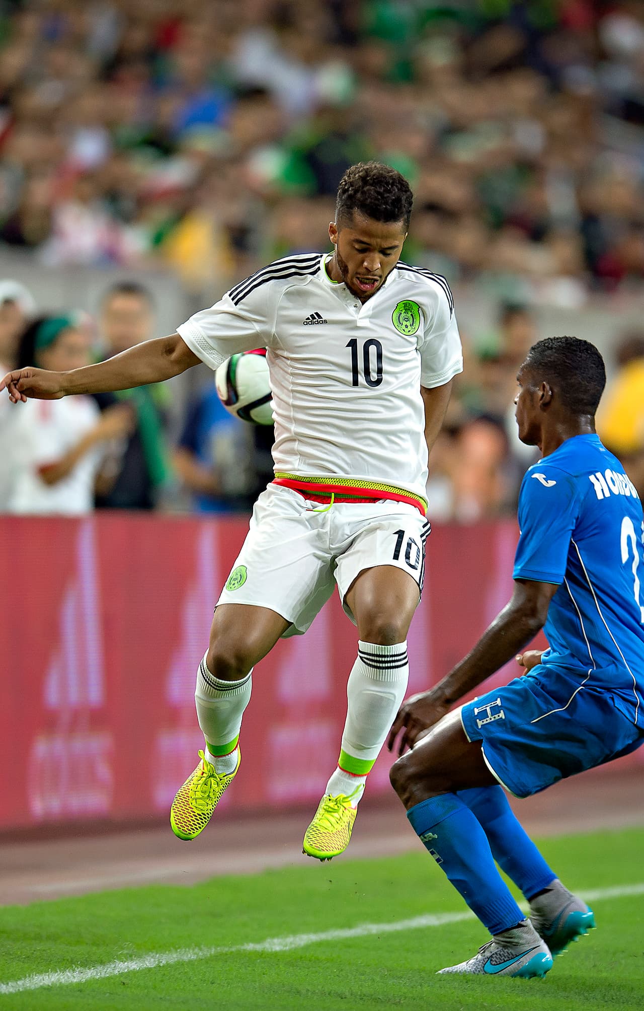 8 Giovani dos Santos es una de las piezas indiscutibles del Tri de Miguel Herrera. Ingresó de cambio y tuvo un buen partido.