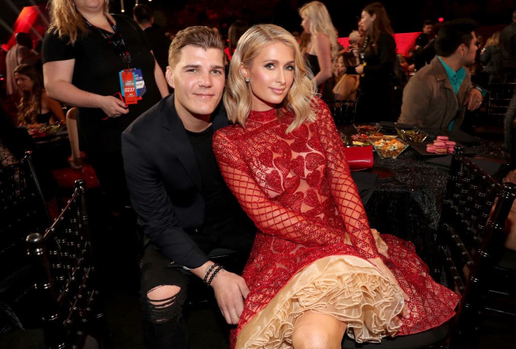 Tras protagonizar un escándalo amoroso con Chris Zylka, Paris vuelve a creer en el amor.