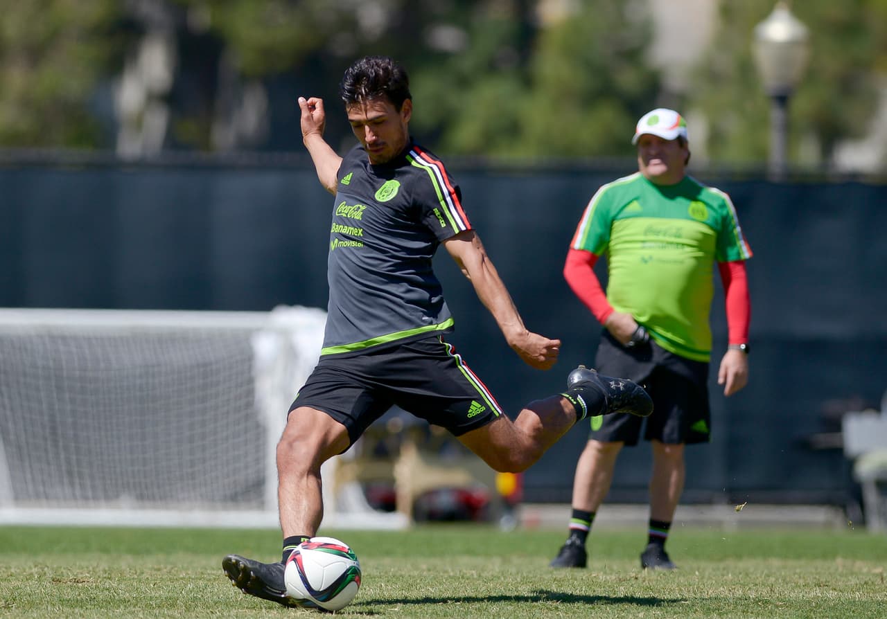 Otro que podría ser un jugador a probar para suplir a Márquez es Oswaldo Alanís Pantoja, el elemento de Chivas ha tenido torneos destacados en la Liga MX y además sabe agregarse al frente a balón parado.