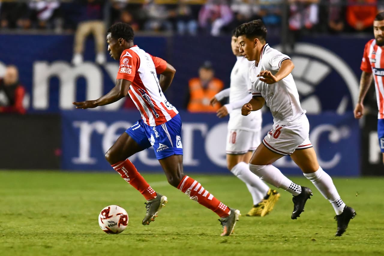 Con goles de Nicolás Ibañez y Germán Berterame por parte del Atlético san Luis y goles de Javier López y Oribe Peralta por parte del Guadalajara, Atlético san Luis y Chivas empatan en duelo con tres penales.