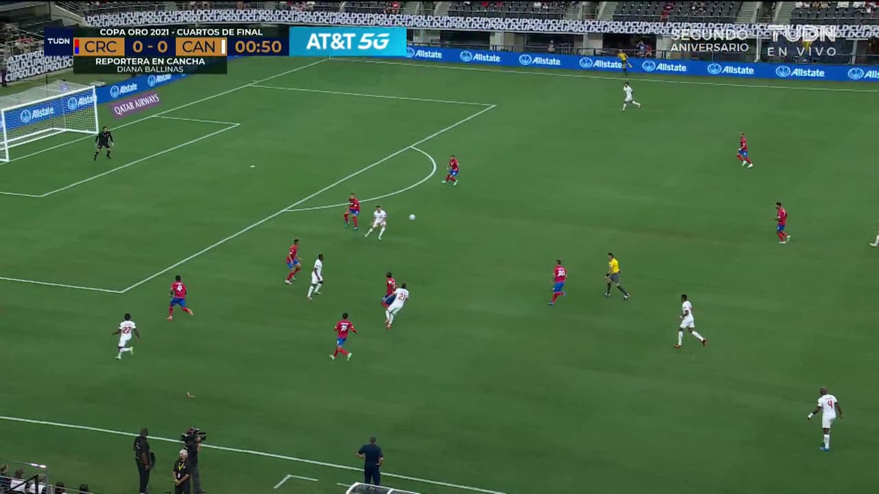 Arranca el partido y la pelota está en juego.