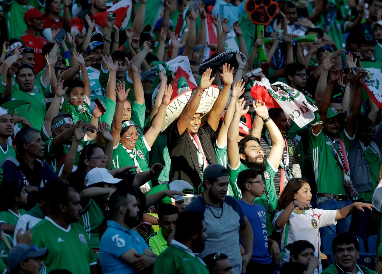 El estadio se encendio al ritmo de los mexicanos, que se apoderaron de la fiesta y se hicieron locales contra Nueva Zelanda.