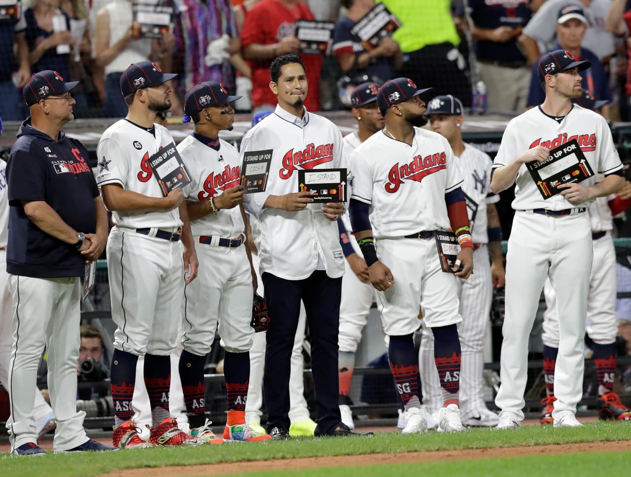 Emotiva reaparición de Carlos Carrasco tras diagnóstico de cáncer