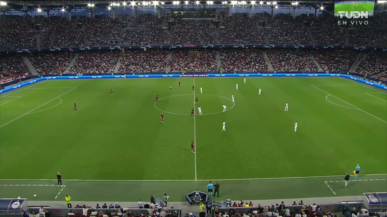 Arranca el partido y la pelota está en juego.