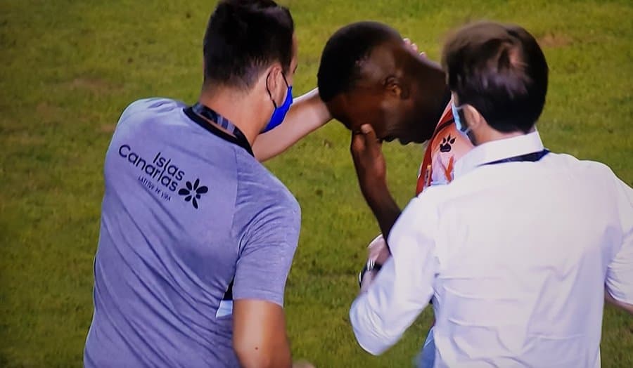 El llanto de Luis Advíncula tras 'sentenciar' al Rayo Vallecano