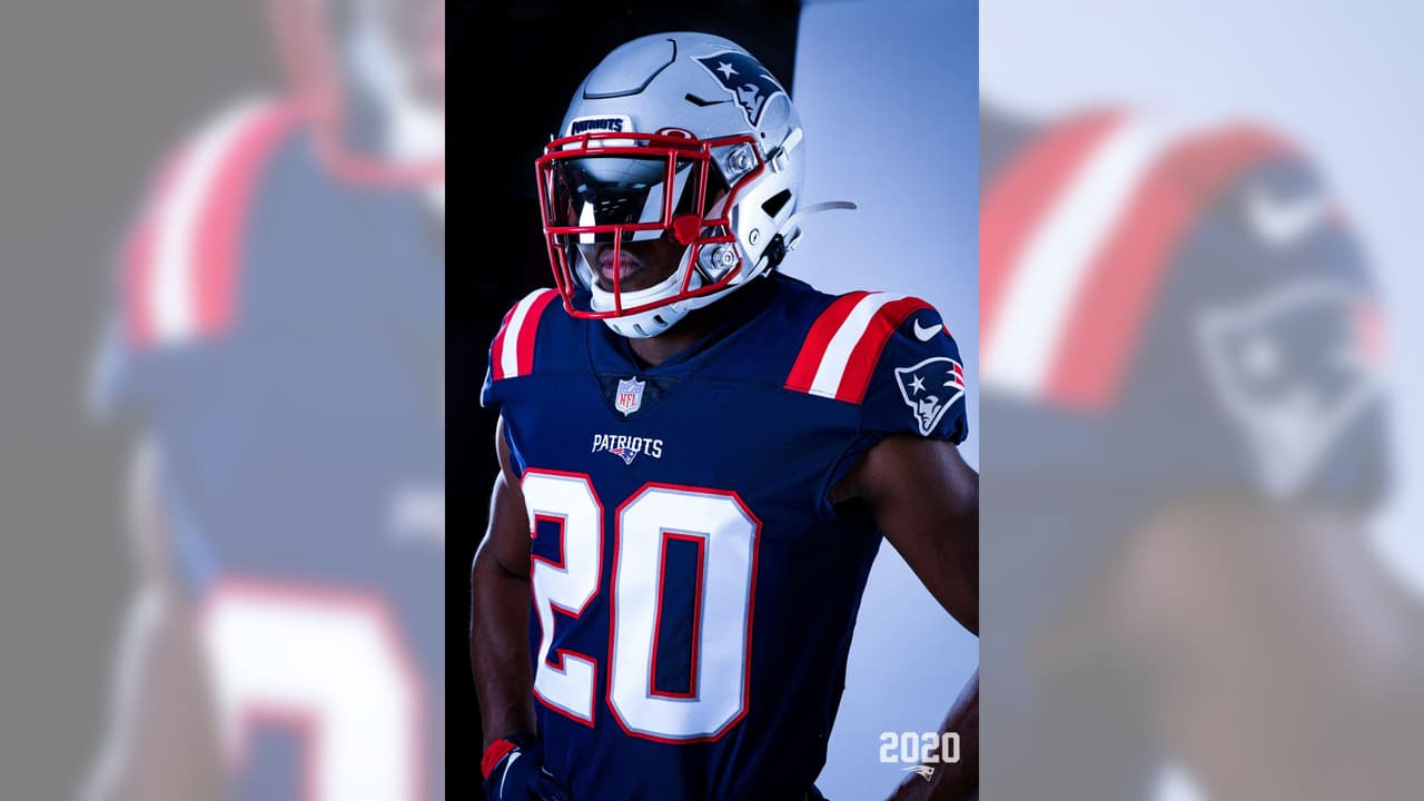 Los Patriots ya sin la presencia de Brady y en modo de reestructuración presentaron su nueva indumentaria para la temporada 2020 en la NFL. El color azul es muy similar al modelo color rush y el blanco es una adaptación combinando con las licras azules.
