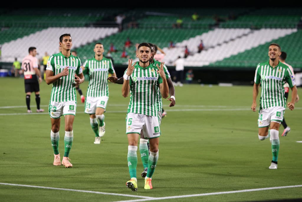 El gol llegó al inicio del segundo tiempo. Sergio Canales asistió para que Marc Bartra (48’) rompiera el cero en el marcador.