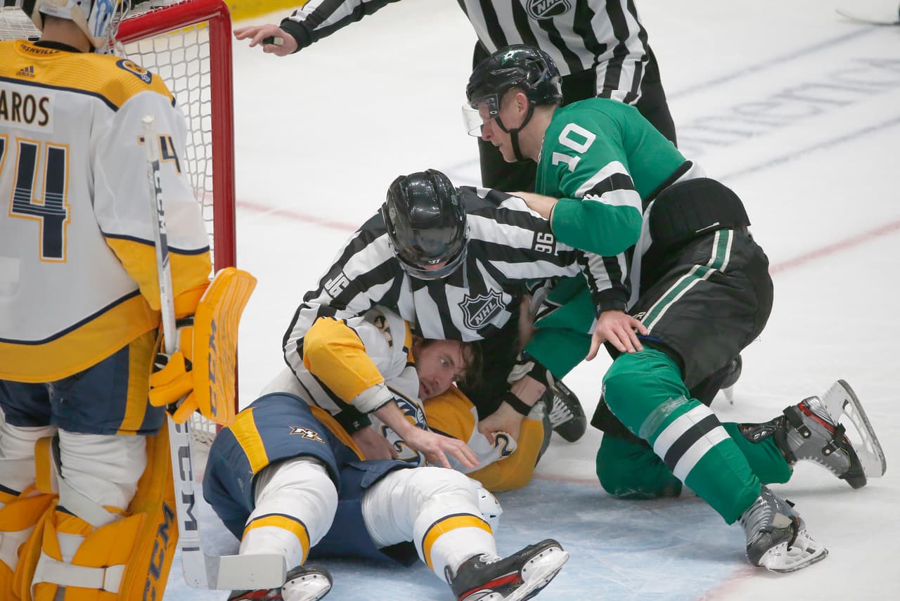 ¿Por qué se permiten las peleas en el hockey sobre hielo?