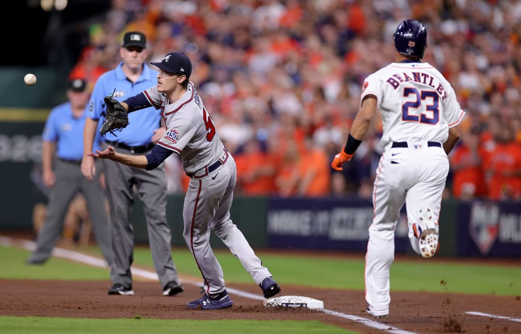 Atlanta Braves llegan a Houston para cerrar la serie y con un marcador de 7-0 a favor ponen la elminitario 4-2 y se quedan con la Serie Mundial.