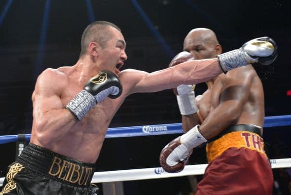 Shumenov quiso administrar también sus ataques pero falló mucho en lo poco que tiro.