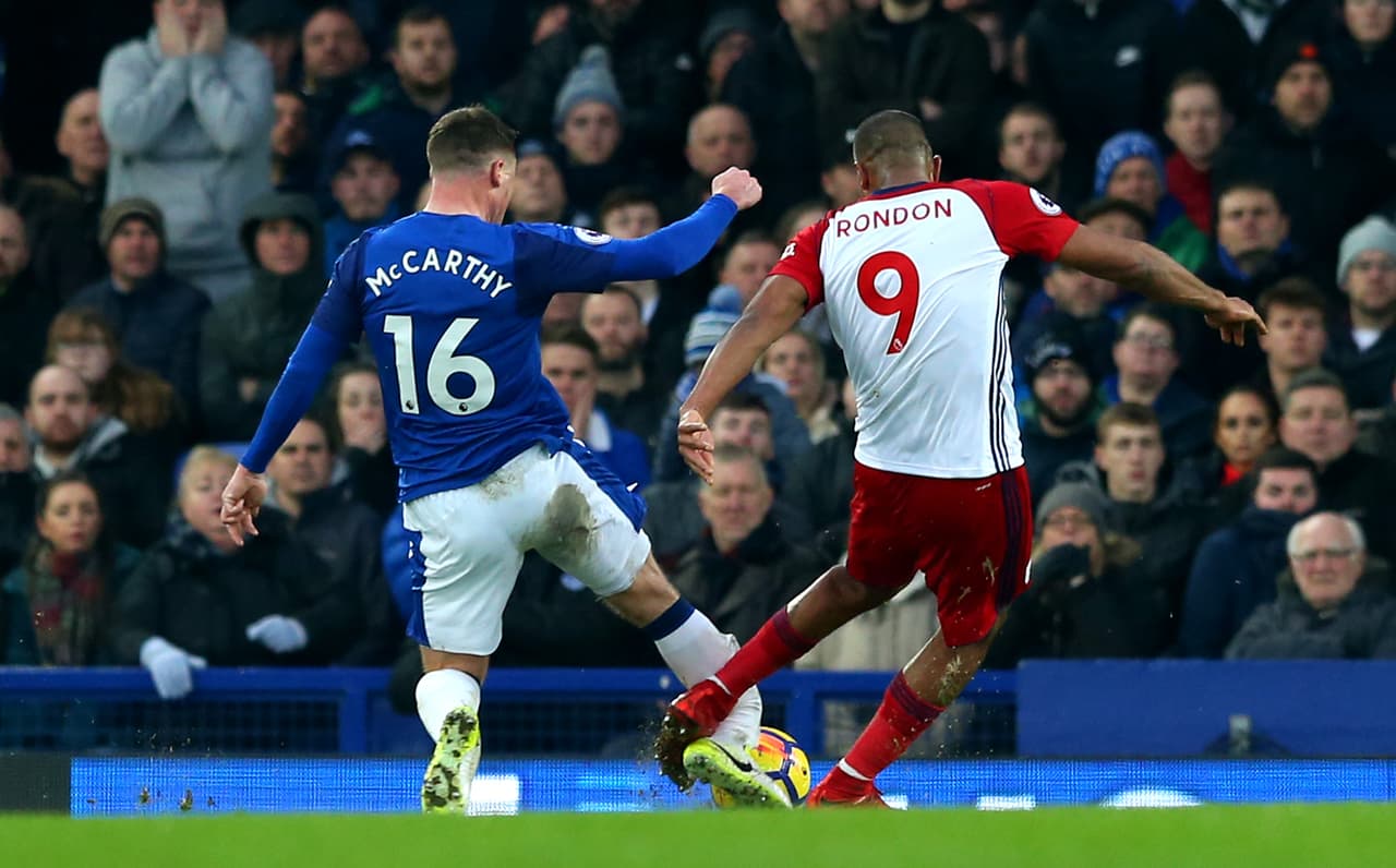 LIVERPOOL, ENGLAND - JANUARY 20: Jose Salomon Rondon of West Bromwich Albion tackles James McCarthy of Everton during the Premier League match between Everton and West Bromwich Albion at Goodison Park on January 20, 2018 in Liverpool, England. (Photo by Jan Kruger/Getty Images)