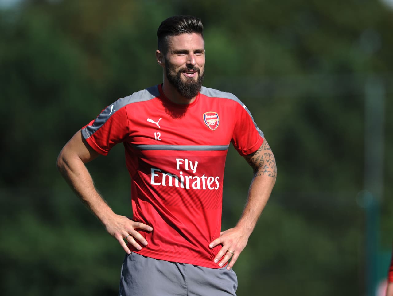 El francés Oliver Giroud no solo fue infiel sino que lo publicó en redes sociales. La involucrada negó que se hubieran mantenido relaciones sexuales y solo dijo que estuvieron 'muy cariñosos'.