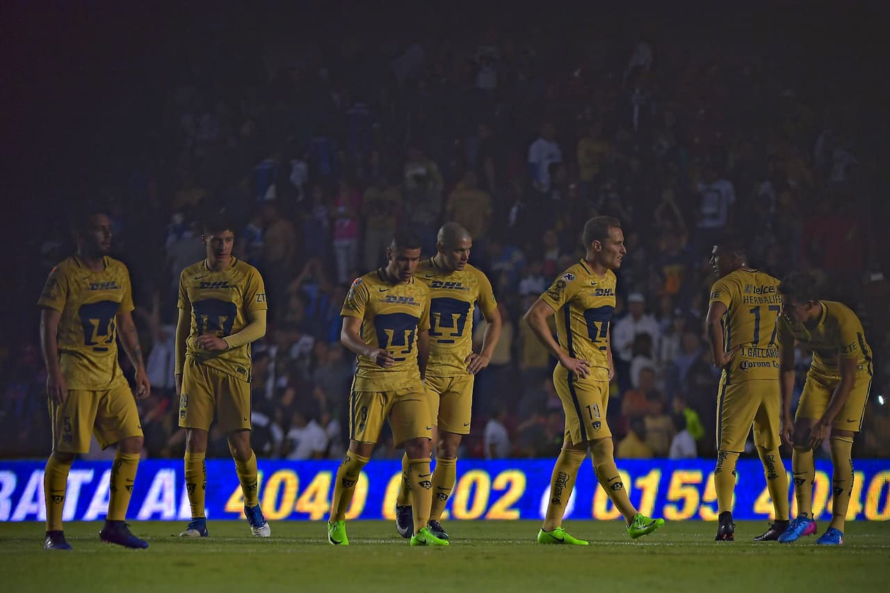 Action photo during the match Queretaro vs Pumas, Corresponding for the Round 8 of the League BBVA Bancomer MX Clausura 2017 at Corregidora Stadium Foto de accion durante el partido Queretaro vs Pumas, correspondiente a la Jornada 8 de la Liga BBVA Bancomer MX del Torneo Clausura 2017, en el Estadio Corregidora, en la foto: Equipo Pumas tras la derrota 25/02/2017/MEXSPORT/Isaac Ortiz