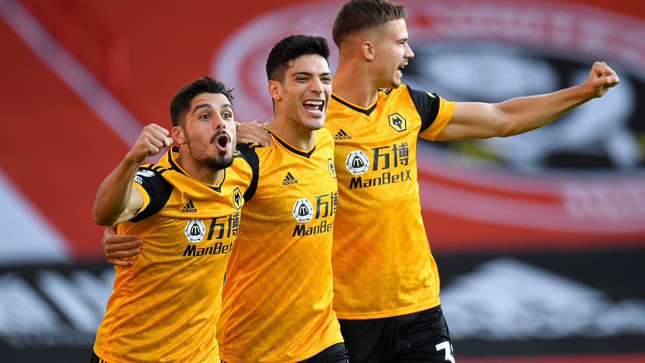 Raúl Jiménez no se olvida de su origen