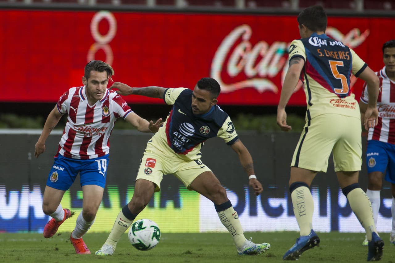 Cristian Calderón saca un potente disparo al minuto 81 y termina dándole la victoria 1-0 sobre las Águilas del América.
