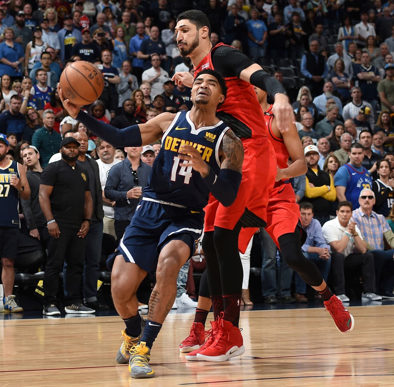 Gary Harris (14) tuvo una actuación bastante discreta para los Nuggets al anotar 15 puntos en 39 minutos. No logró pesar lo suficiente en este decisivo partido.