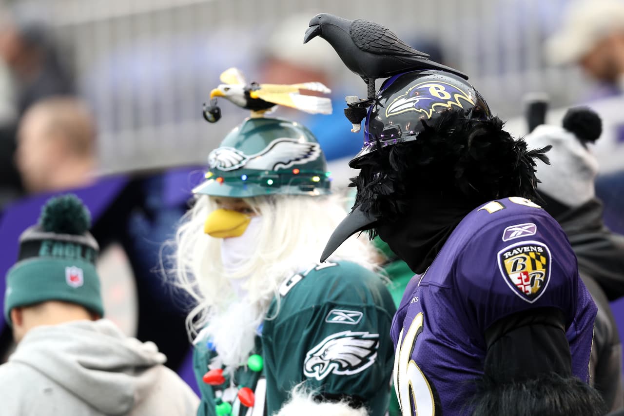 El colorido del fútbol americano en la NFL tuvo la belleza de las porristas como un punto de referencia, en medio de festividad navideña. Los fanáticos también le pusieron su toque particular a la fiesta.