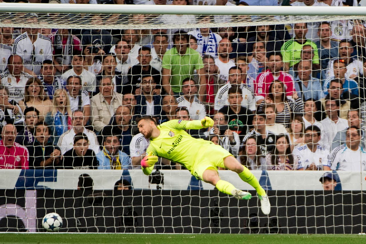El remate fue imposible para Jan Oblak, que fue figura rojiblanca en el primer tiempo.