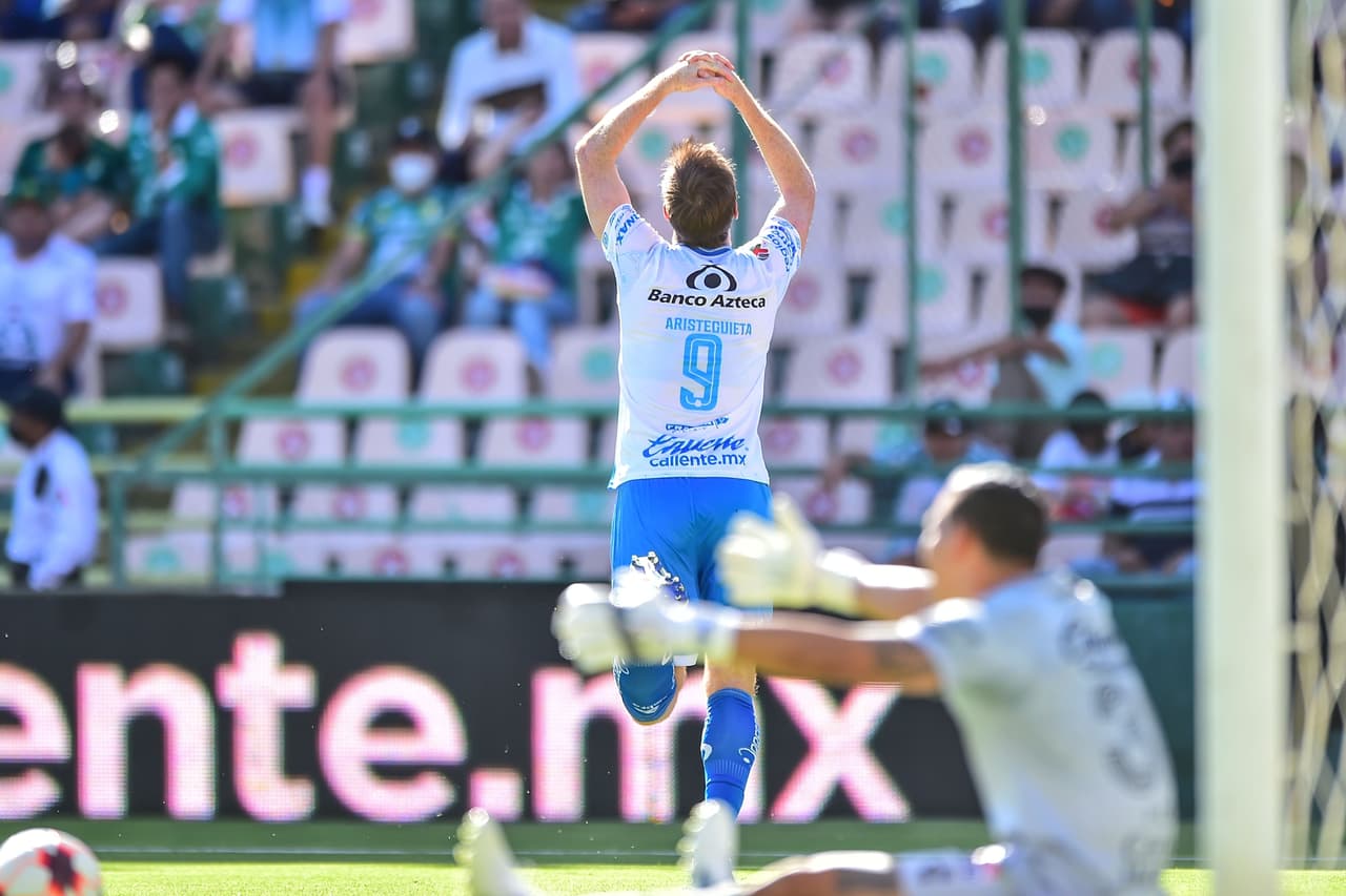 Fue hasta el 42’, que Puebla rompió el cerrojo en el marcador tras una desatención en la central de León. Aristeguieta cabeceó solo para vencer a Cota.