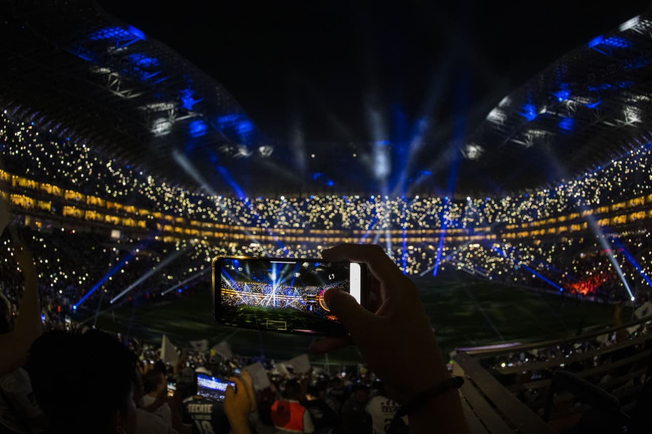 El Estadio BBVA lucía imponente en la previa del partido entre Rayados del Monterrey y Tigres de la UANL por la disputa del trofeo de la Concacaf Champions League.