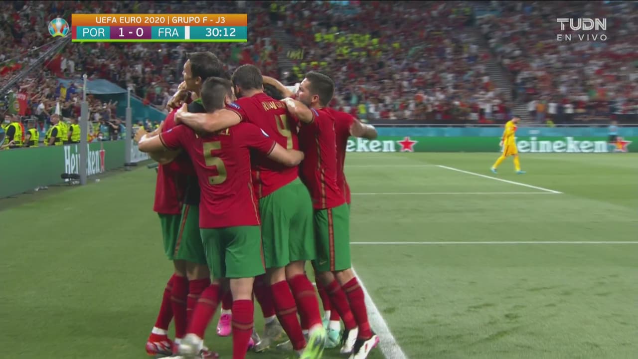 ¡No perdona! CR7 hace el 1-0 de Portugal con un bombazo
